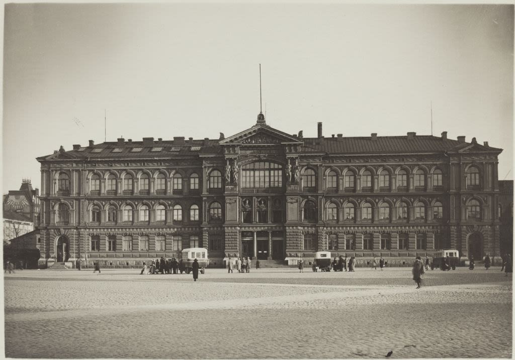 Facade of Ateneum-building in 1887.
