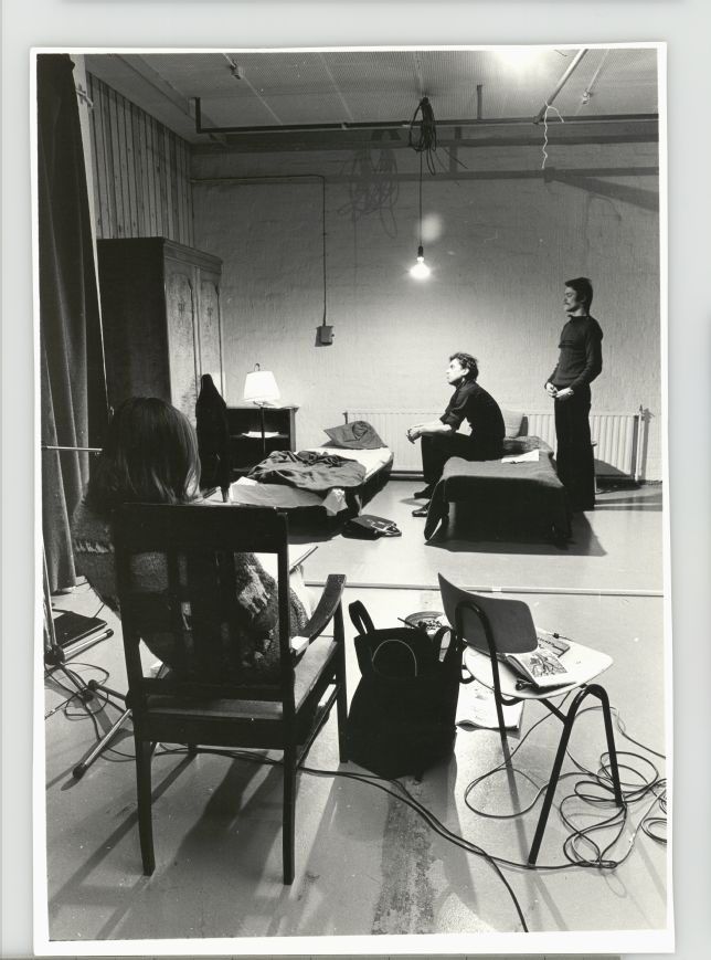 Teaching session with two people sitting by a bed