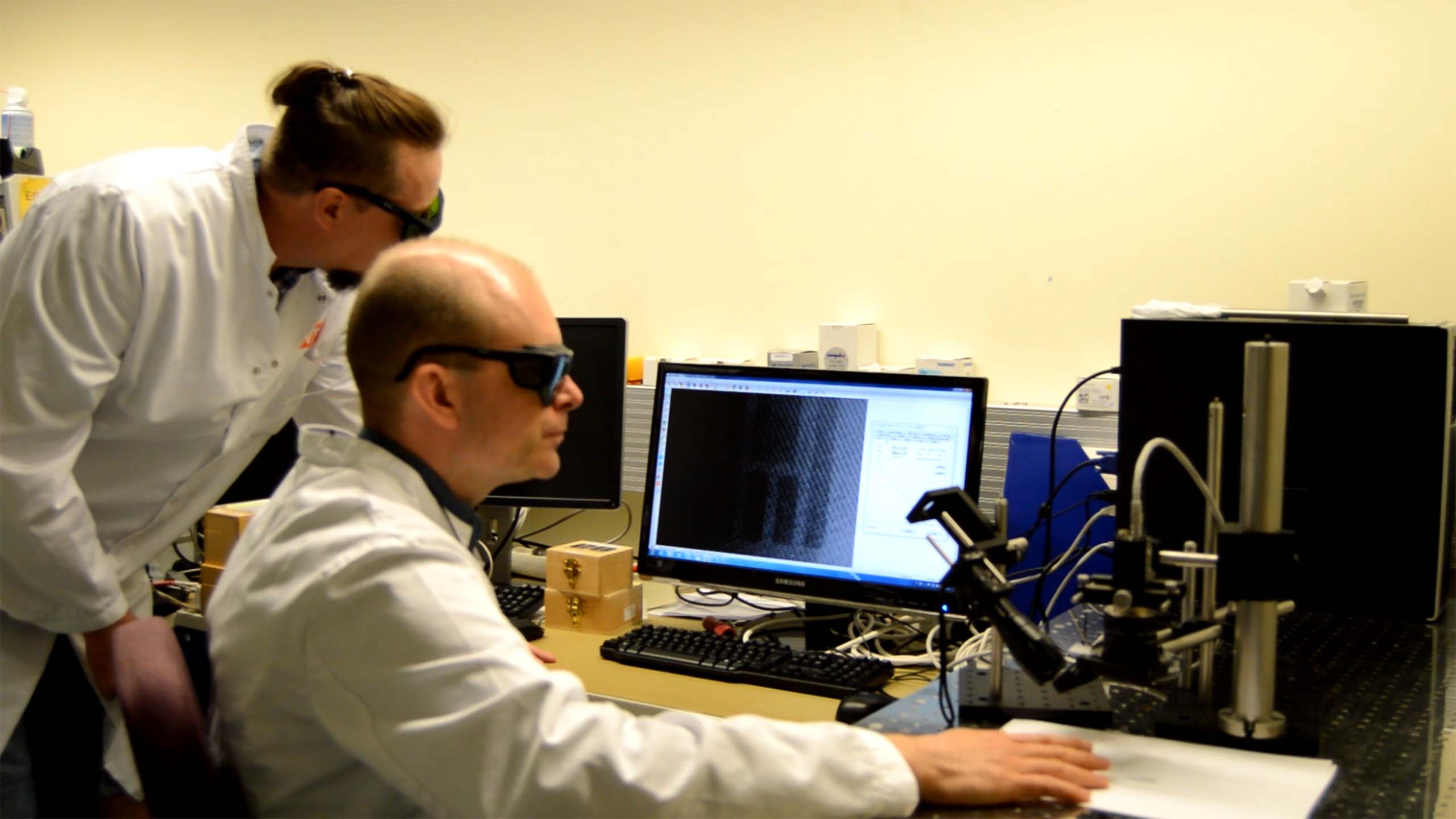 VTT scientists using a hyperimaging camera